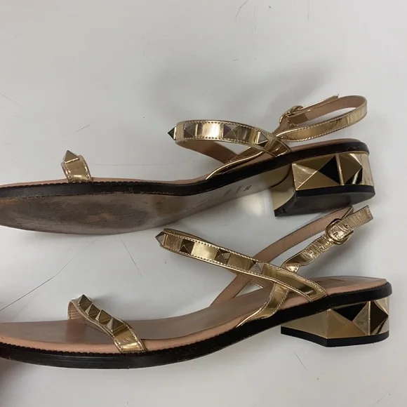 Authentic Rare Valentino Garavani rockstud gold open toe sandals size 8.5 - Picture 3 of 4